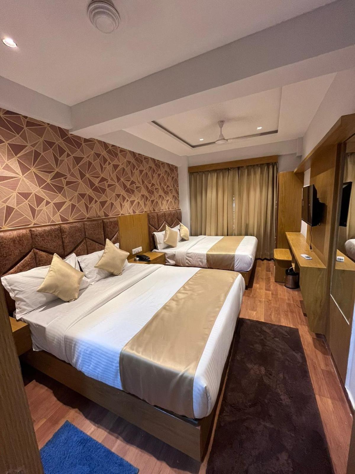 Hotel Phoniex อาเมดาบัด ห้อง รูปภาพ