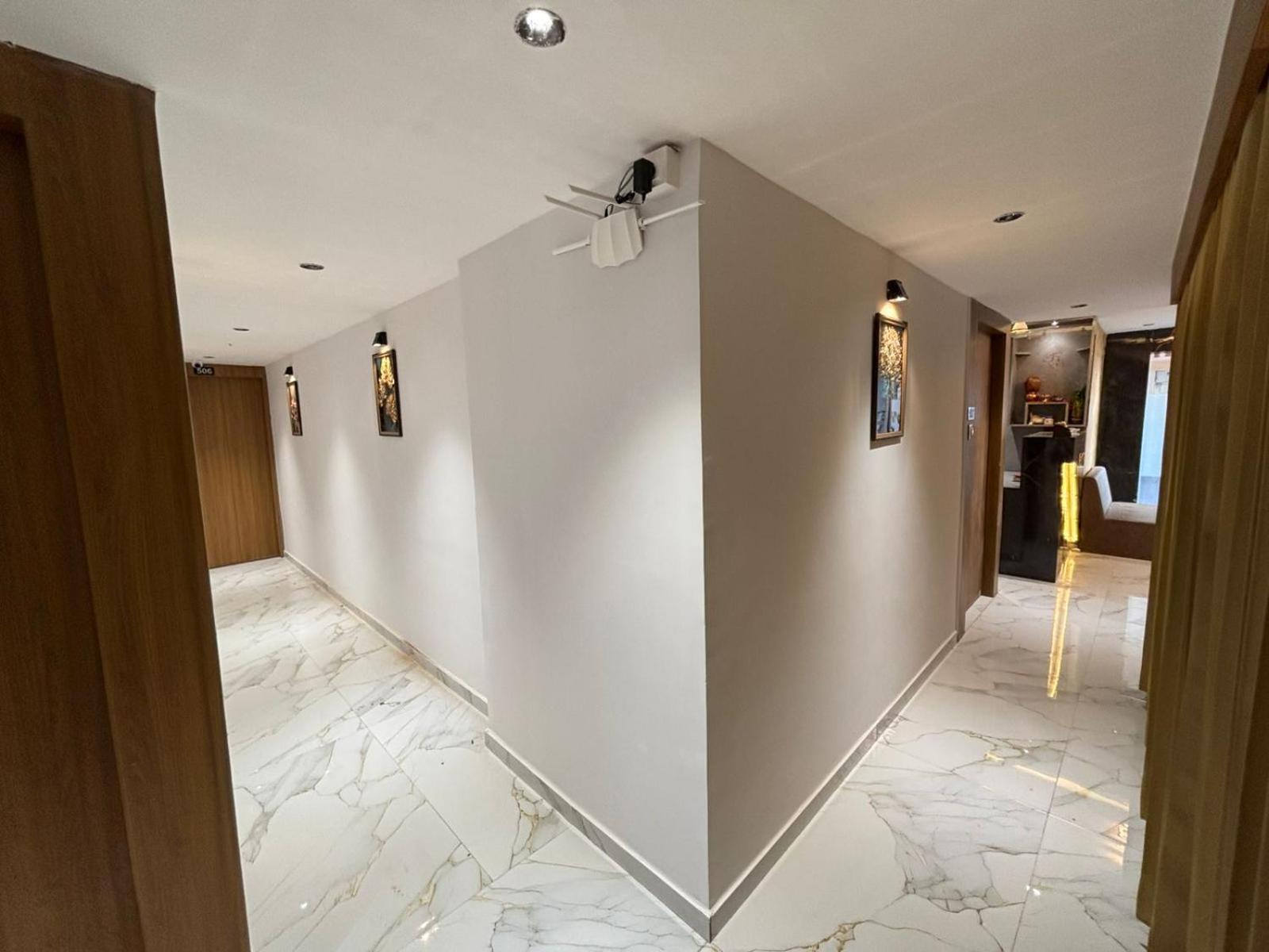 Hotel Phoniex อาเมดาบัด ภายนอก รูปภาพ